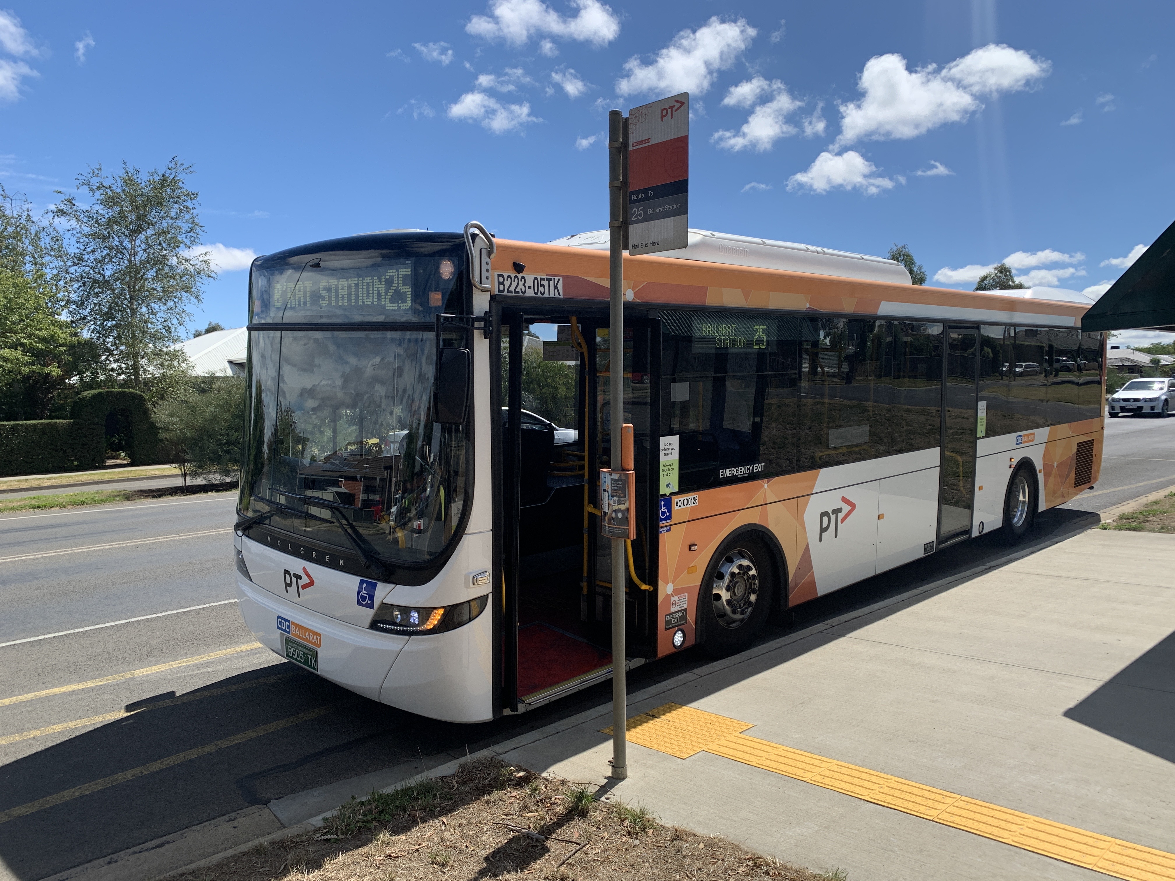 Ballarat number 25 bus stopped at Hanover Street and Wiltshire Lane Delacombe 