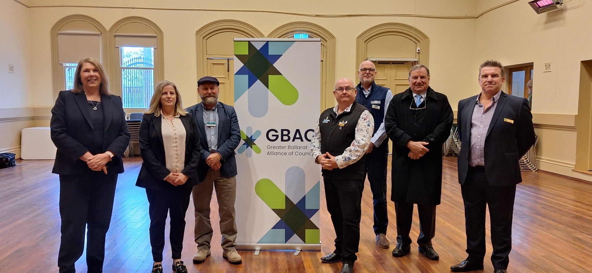 Image of City of Ballarat Mayor with Minister Catherine King and other Greater Ballarat Mayors holding up cupcakes branded with GBAC logo