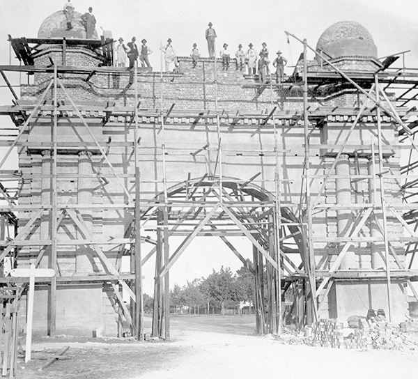 The Arch being constructed