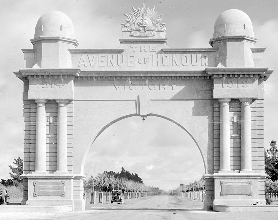 The Arch of Victory in 1925