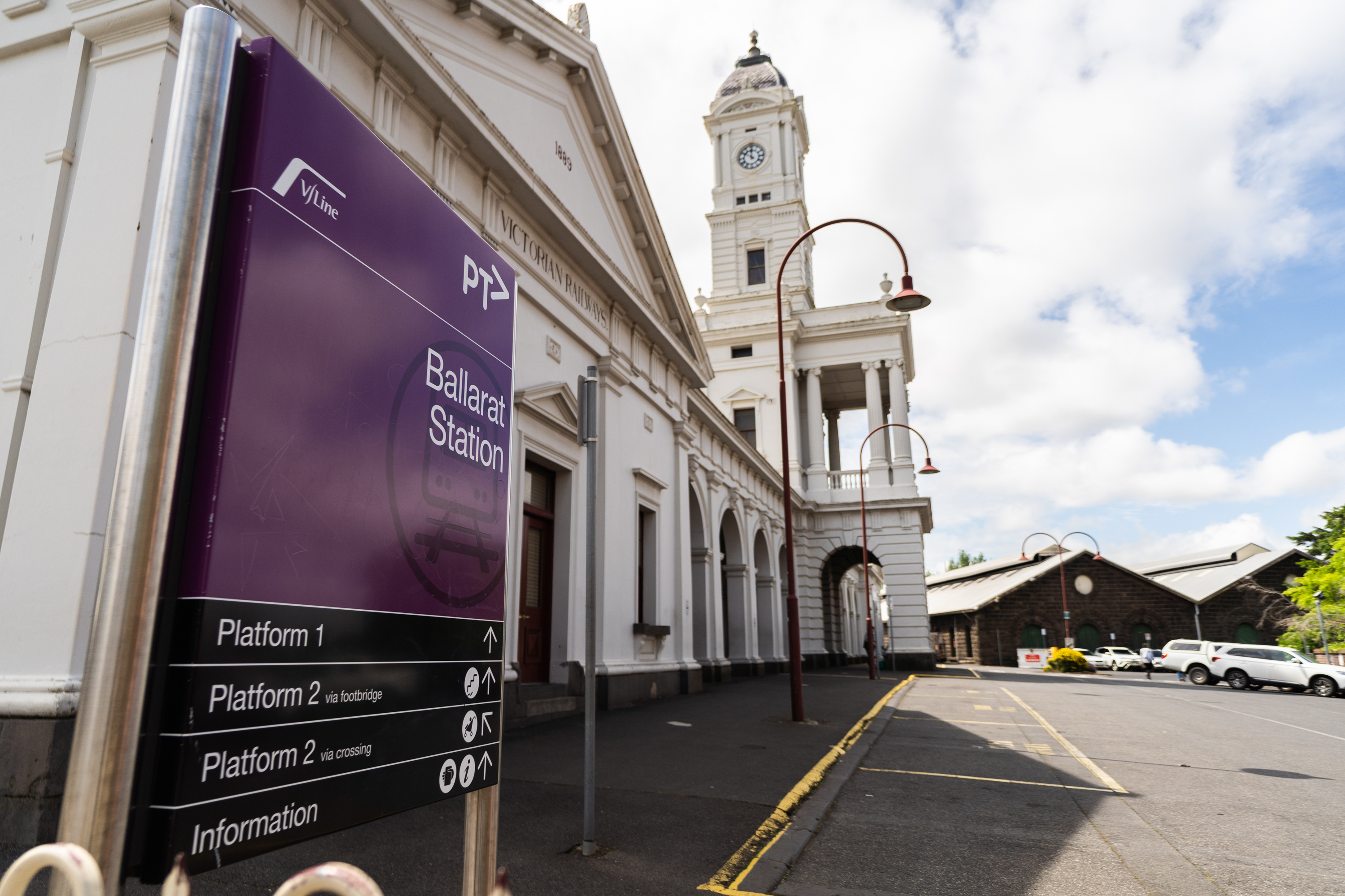 Ballarat train station