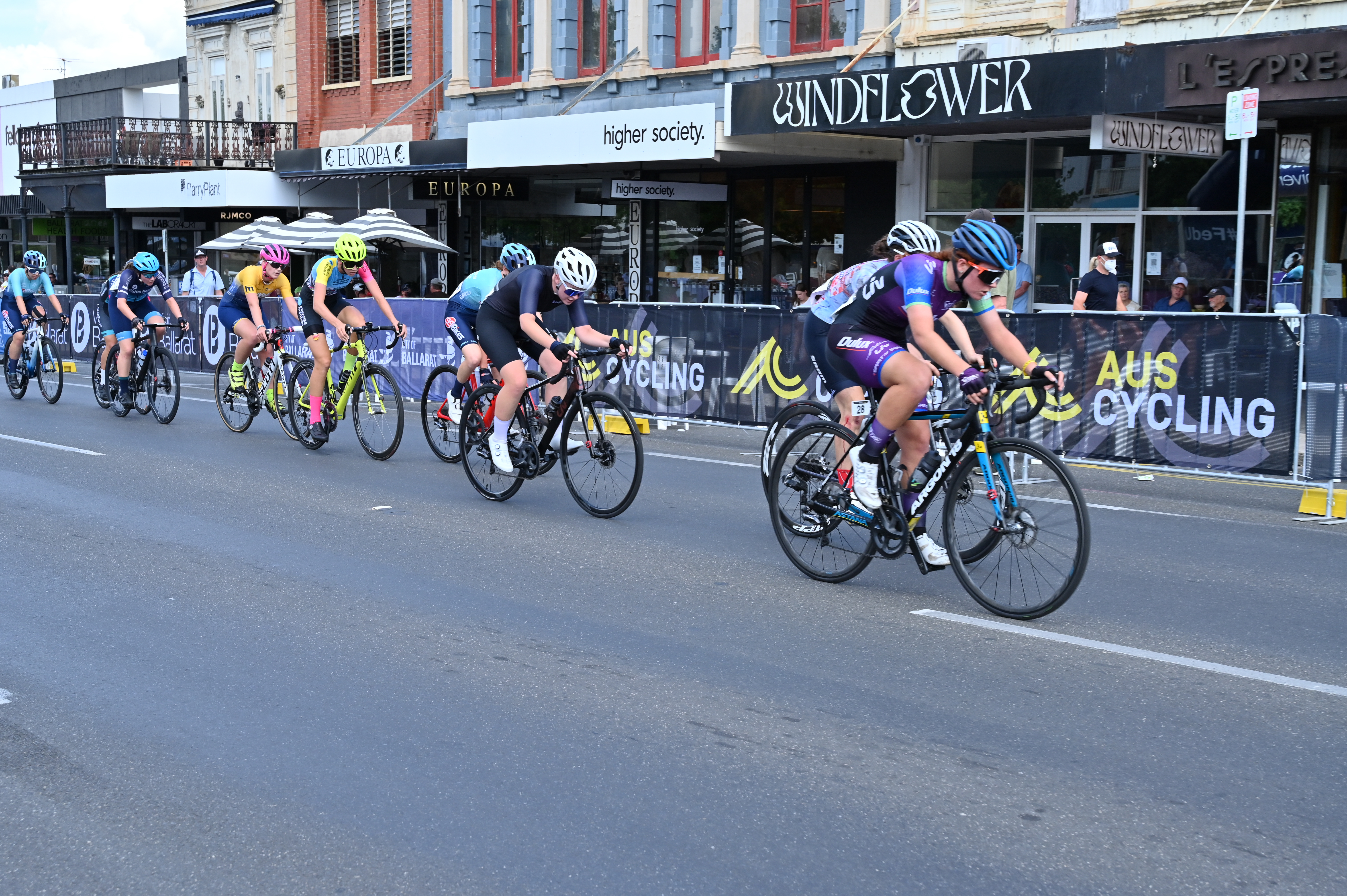 cyclists on Sturt St