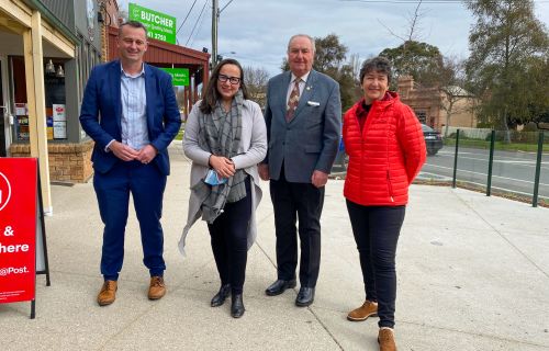 Mayor of Ballarat Cr Daniel Moloney with Harriet Shing MP, Michaela Settle MP, and Community Bank Buninyong Director Richard McDowell