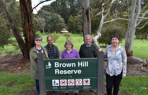 Brown Hill residents with Michaela Settle MP behind a Brown Hill Reserve sign at Brown Hill Reserve  