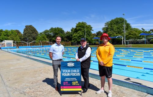 Mayor Des Hudson with Life Saving Victoria representatives