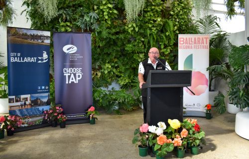 Mayor Des Hudson speaking at Begonia Festival Launch