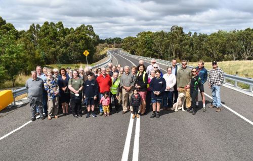 $2.85 million Franklin Bridge officially opens - group photo