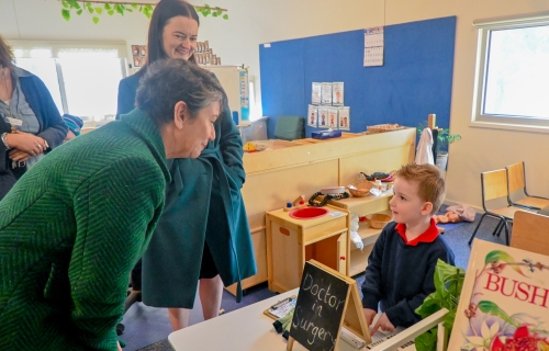 City of Ballarat Mayor, Cr Tracey Hargreaves and Member for Eureka, Michaela Settle visiting the Brown Hill Kindergarten.