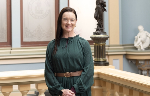 photo of Mayor Cr Tracey Hargreaves taken in town hall