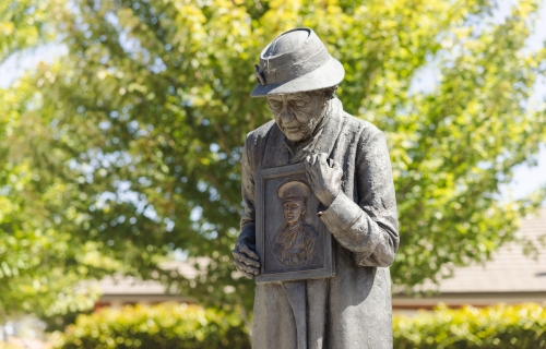 image of the The Grieving Mother statue