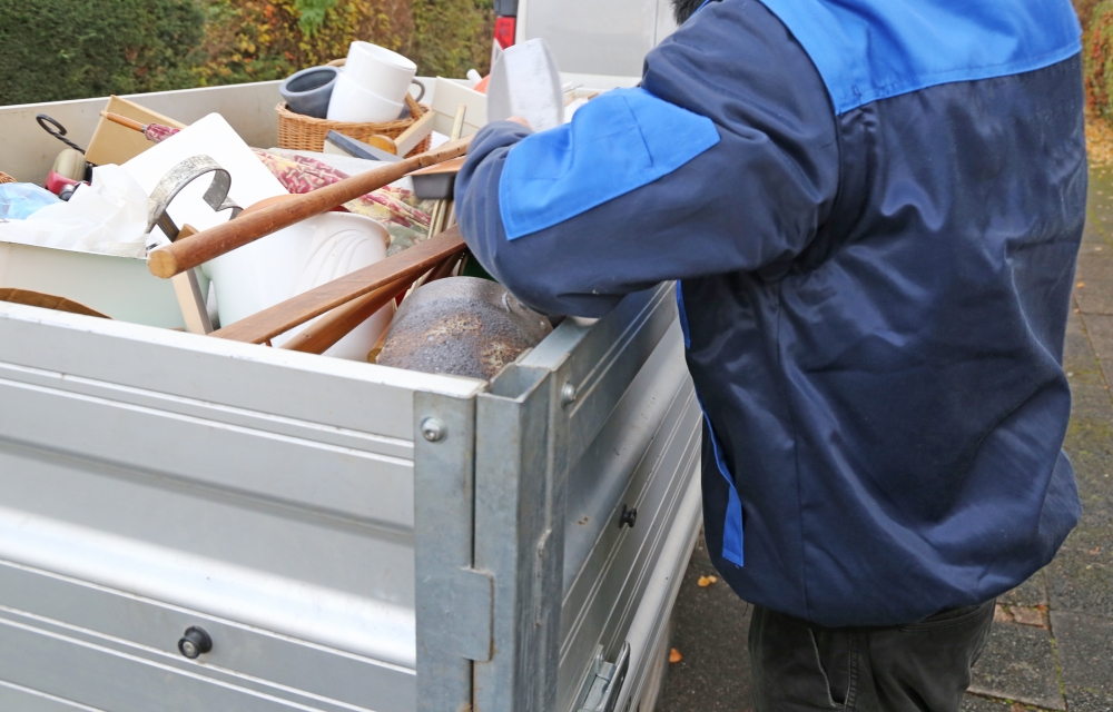 Image of hard waste in a ute tray.