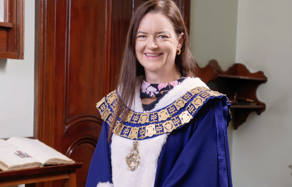 image of Mayor Councillor Tracey Hargreaves in her mayoral chains and gown