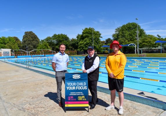 Mayor Des Hudson with Life Saving Victoria representatives