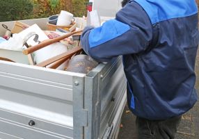 Image of hard waste in a ute tray.